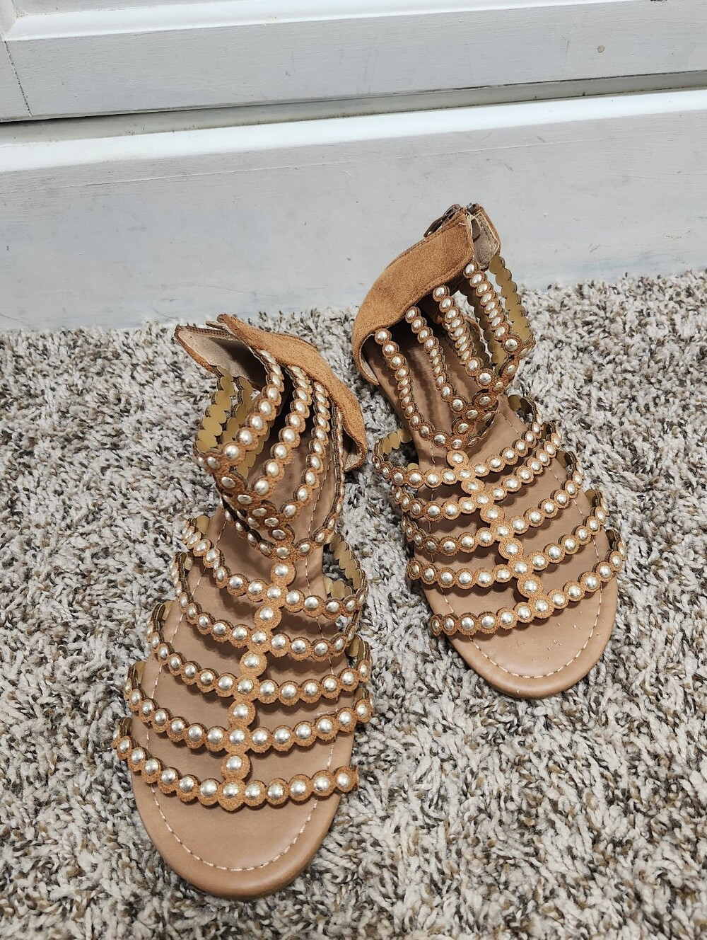 Olivia Miller Tan Faux Suede Golden Pearl-Trim Gladiator Sandals Strappy 8